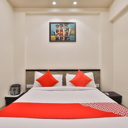 Oyo 23289 Hotel Anmol Palace Ahmedabad Exterior foto