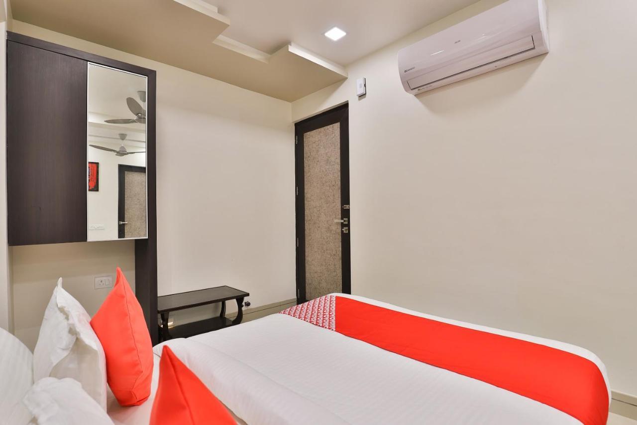 Oyo 23289 Hotel Anmol Palace Ahmedabad Exterior foto