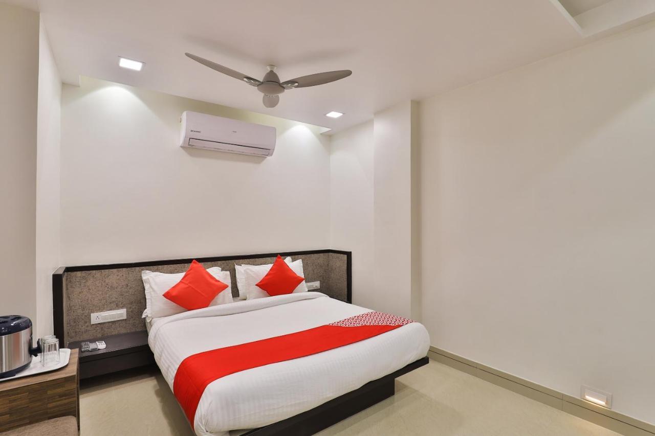 Oyo 23289 Hotel Anmol Palace Ahmedabad Exterior foto