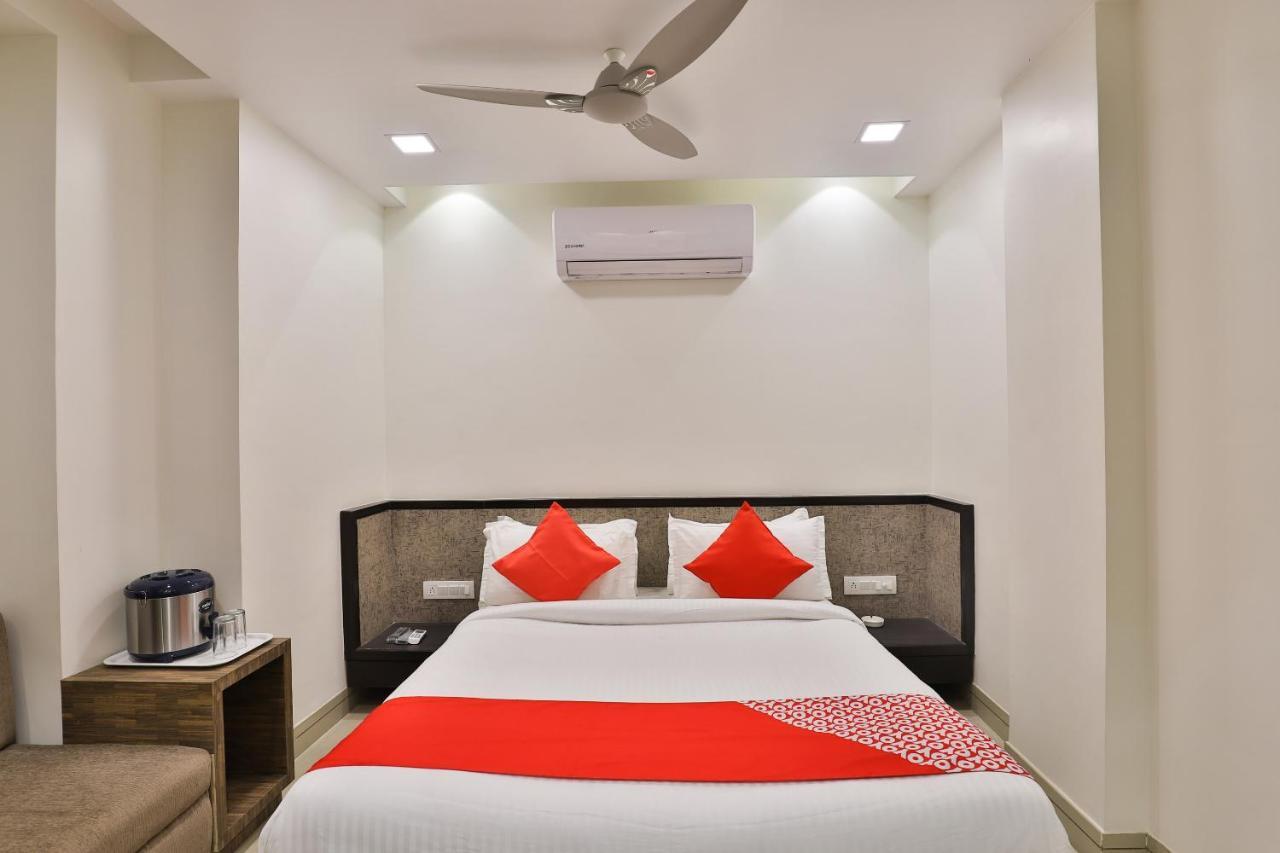 Oyo 23289 Hotel Anmol Palace Ahmedabad Exterior foto