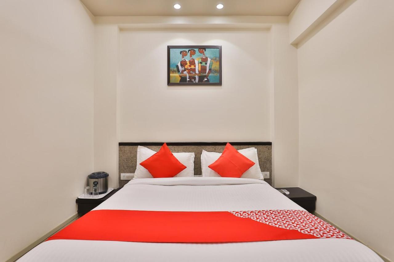 Oyo 23289 Hotel Anmol Palace Ahmedabad Exterior foto