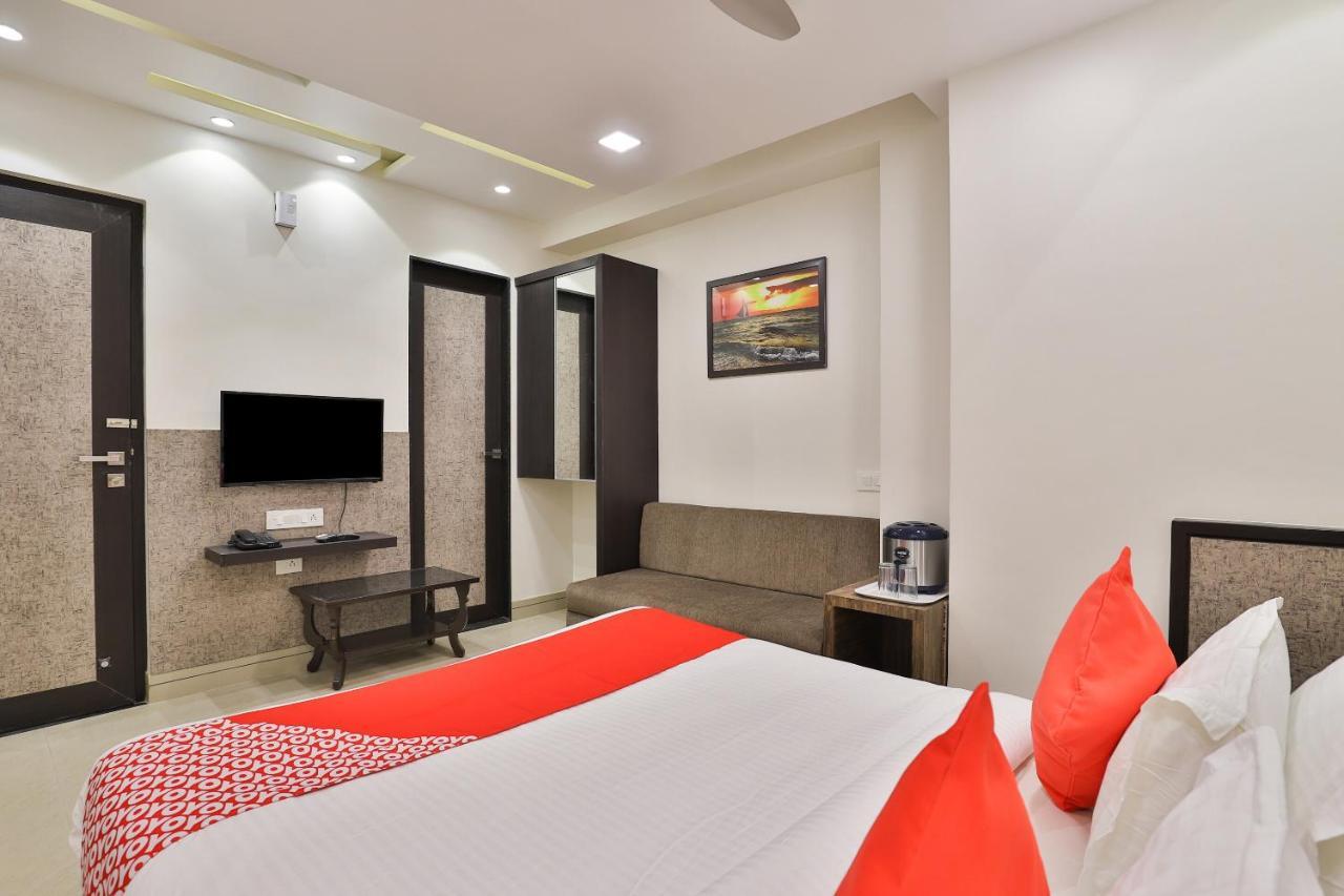 Oyo 23289 Hotel Anmol Palace Ahmedabad Exterior foto